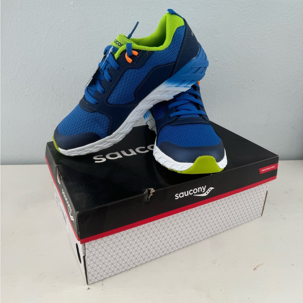 NWT Saucony Boys Shoes 4M Wind 2.0 Blue Green BRAND NEW Still in box